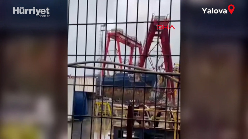 Yalova'da fırtına; çatılar uçtu, tersanede vinç devrildi