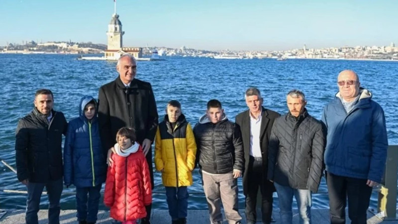 Bakan Ersoy, Sivas'ta kardan 'Kız Kulesi' yapan çocukları İstanbul'da ağırladı