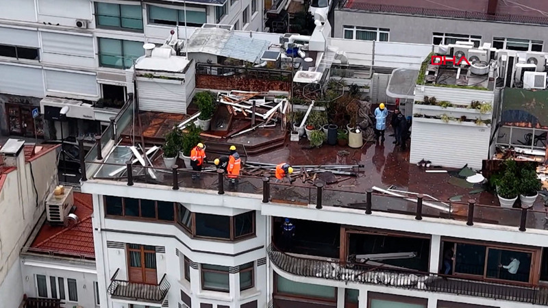 Bebek Otel'in kaçak eklentileri yıkıldı