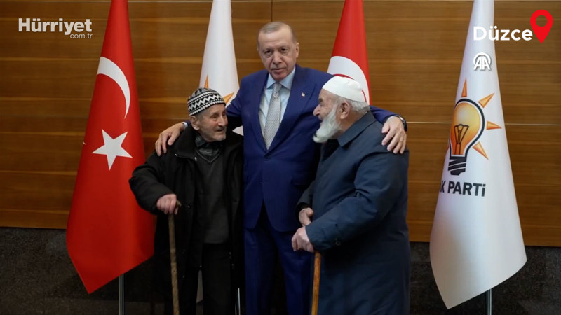 Cumhurbaşkanı Erdoğan AK Parti MYK öncesi vatandaşlarla görüştü