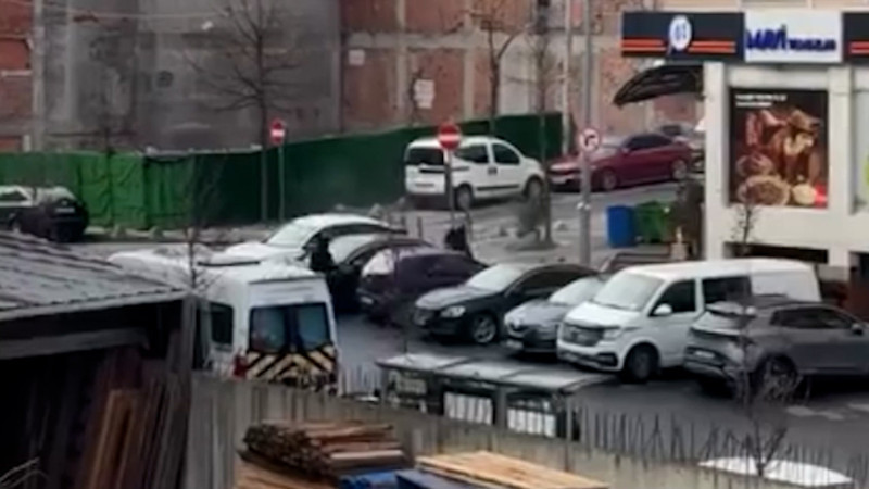 Kağıthane'de kanlı saldırı: Park halindeki araca kurşun yağdırdılar