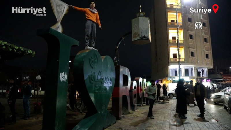 Rakka'da halk, bölgenin terör örgütü YPG/SDG'den kurtarılmasını kutladı