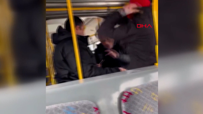 Otobüste yer tartışmasında yolcuyu darbedip, 'Komutanımı çağırın' dedi