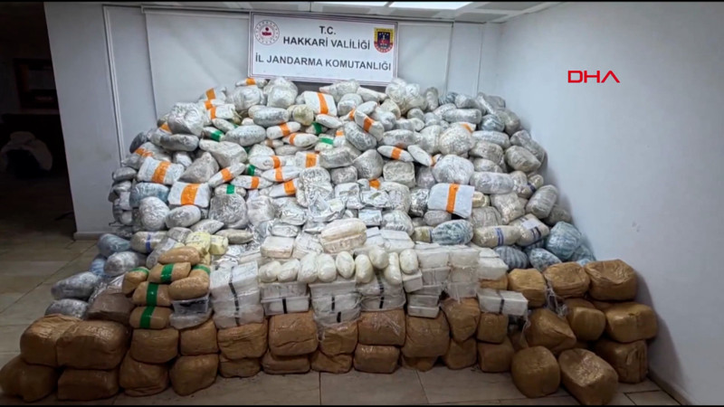 Hakkari'de düzenlenen operasyonda 860 kilogram uyuşturucu madde ele geçirildi