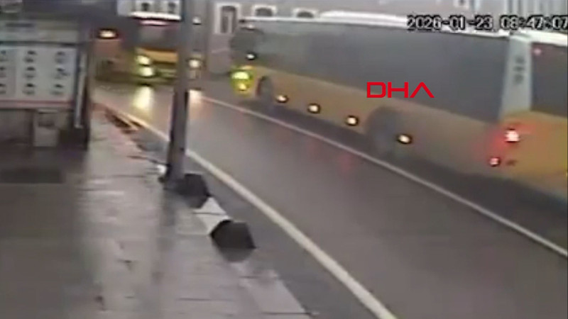 Beykoz’da 2 İETT otobüsü kafa kafaya çarpıştı