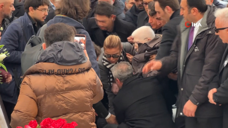 Oyuncu İzzet Günay fenalık geçirdi