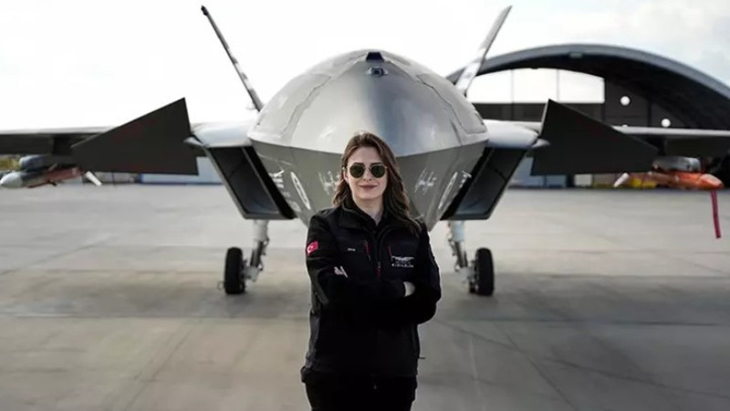 Türkiye'nin ilk insansız savaş uçağı KIZILELMA'nın kadın pilotu