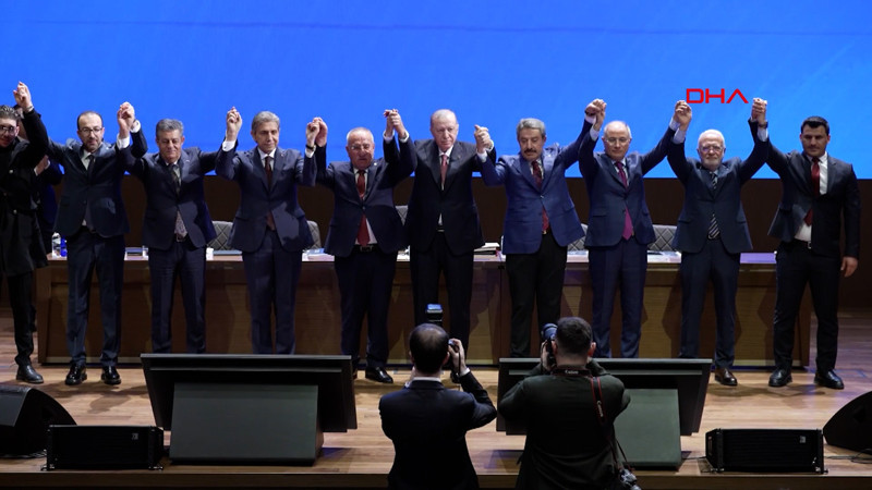 4 belediye başkanı AK Parti'ye katıldı! Rozetlerini Cumhurbaşkanı Erdoğan taktı