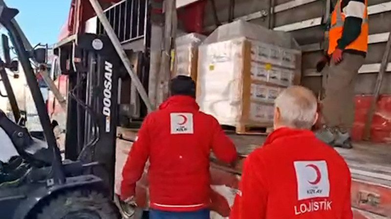 Türkiye, Aynularab'a 11 tır insani yardım malzemesi sevk etti