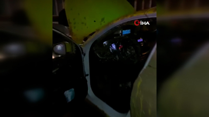 Çamura sapladıkları taksi sürücüsünü darp edip kaçtılar