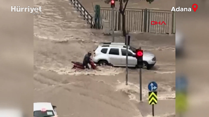 Adana’da sağanak hayatı olumsuz etkiledi; caddeler göle döndü