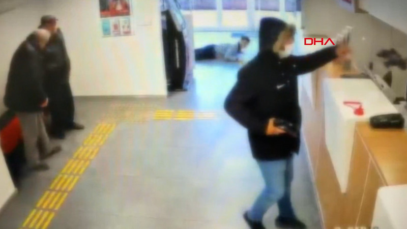 Fatih'teki banka soygunu kamerada