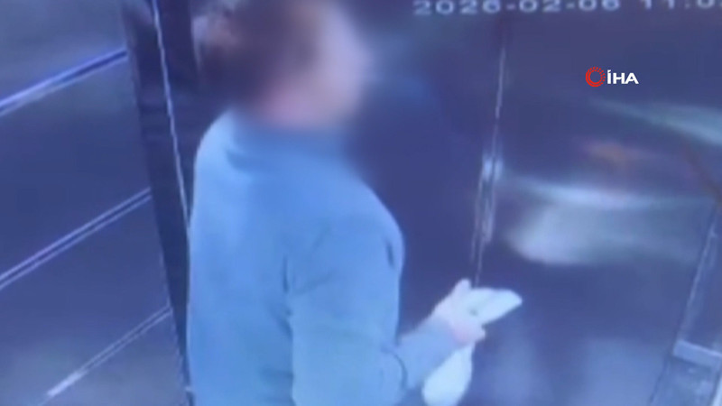 Dedektif gibi iz süren apartman yönetimi, asansördeki idrar kokusunun kaynağının kargocu olduğunu tespit etti