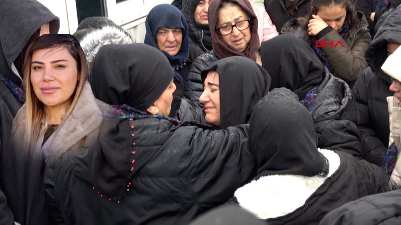 Ayrılmak isteyen kız arkadaşını otomobilde boğup, teslim oldu!