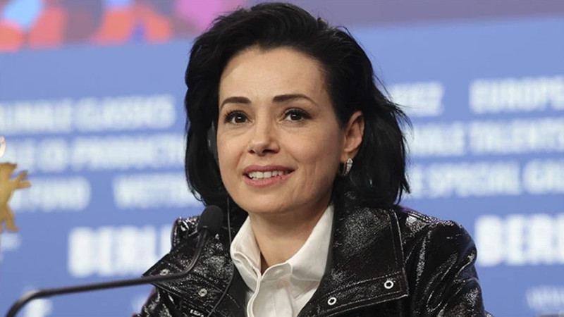 Özgü Namal'ın Türkiye yanıtı gündem oldu: Zorunluluk değil, tercih!