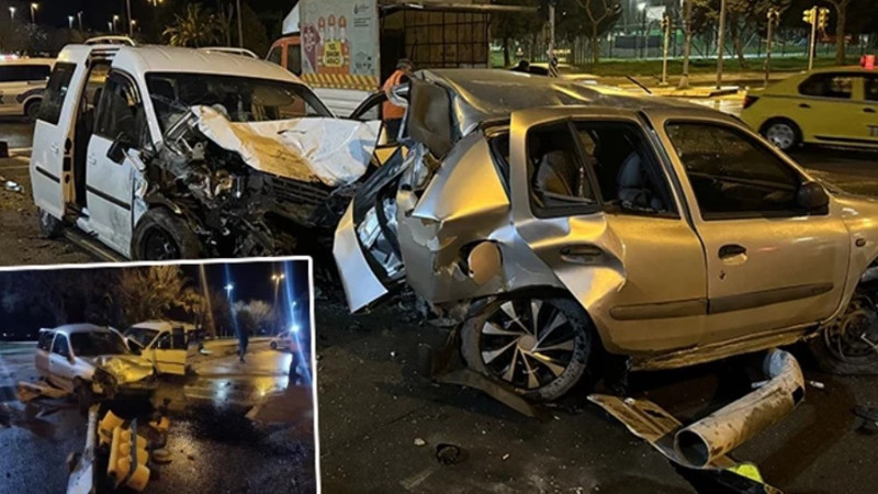 Kartal'da hafif ticari araç park halindeki otomobile çarptı