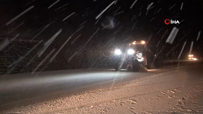 Kar ve tipi nedeniyle Erzincan’ın çevre illerle ulaşımı güçlükle sağlanıyor