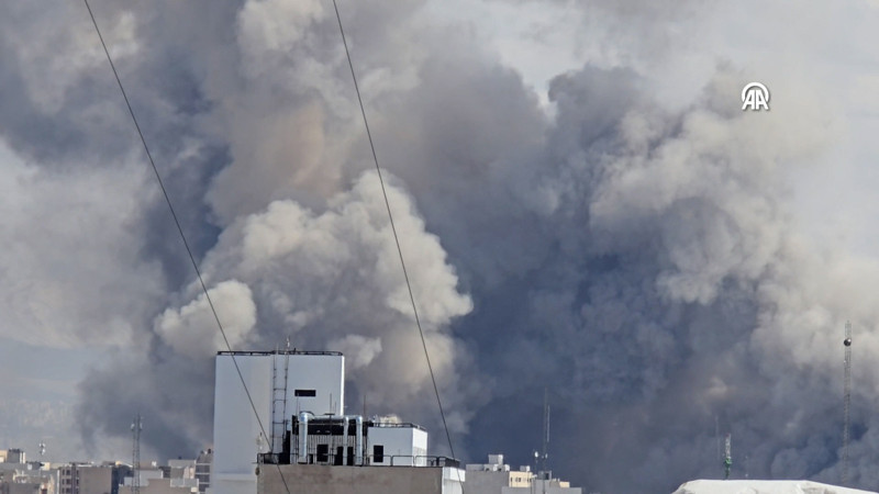 İran’ın başkenti Tahran’da art arda patlamalar meydana geldi