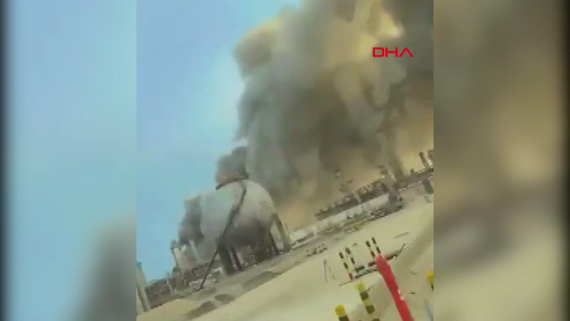 İran, Suudi Arabistan'da petrol rafinerisine saldırı düzenledi