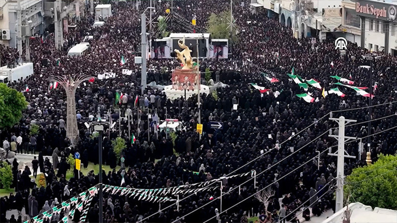 ABD-İsrail'in İran'da ilkokula düzenlediği saldırıda ölen çocuklar için cenaze töreni düzenlendi