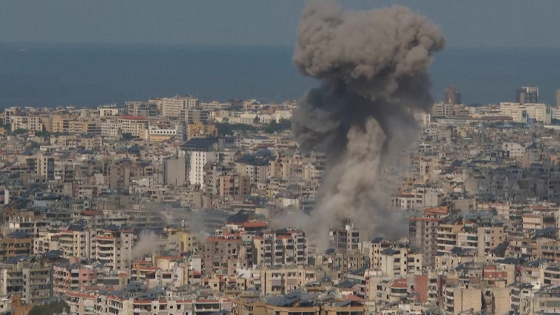 Lübnan'ın başkenti Beyrut'ta şiddetli patlamalar