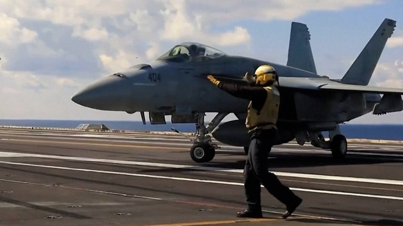 ABD jetleri uçak gemisinde