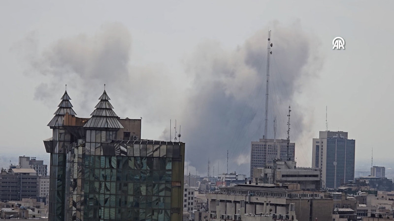 İran'ın başkenti Tahran'da çok sayıda yeni patlama meydana geldi