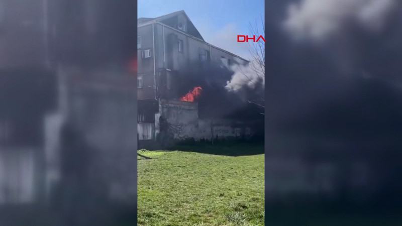 Bayrampaşa'da 3 katlı binada yangın