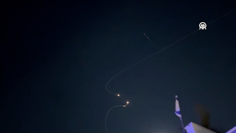 İran'dan fırlatılan misilleme füzeleri nedeniyle Tel Aviv'de sirenler çaldı