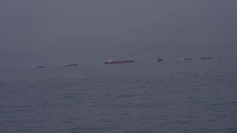 Hürmüz Boğazı'nda denizde mahsur kalan gemiler böyle görüntülendi