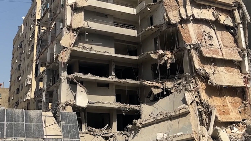 İsrail'in, Beyrut'un Dahiye bölgesine düzenlediği saldırılarda çok sayıda binada hasar oluştu