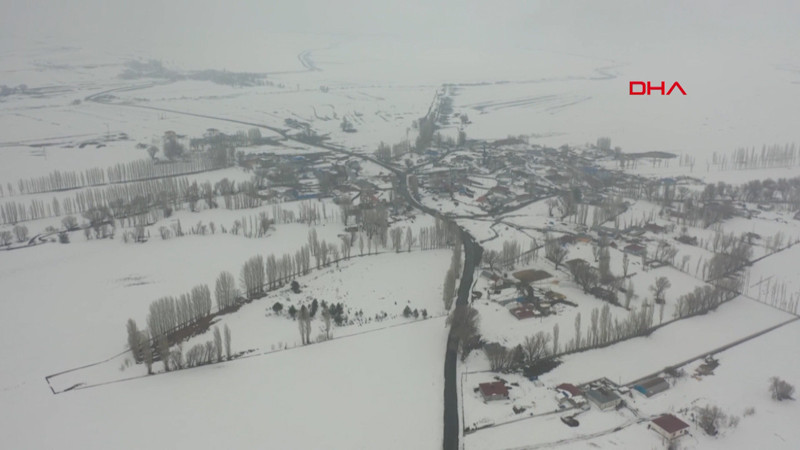 Kars’ta kar kalınlığı yarım metreyi geçti, köyler havadan görüntülendi