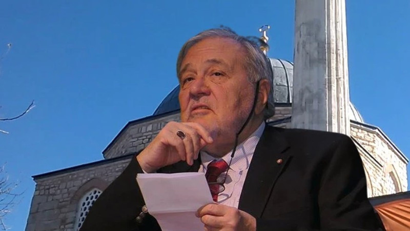 İlber Ortaylı'nın yıllar önceki vasiyeti yerine getirildi: Sesine hayran kaldığı o imam selasını okudu