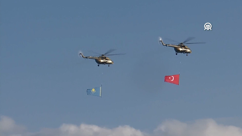 Cumhurbaşkanı Erdoğan, Kazakistan'da resmi törenle karşılandı