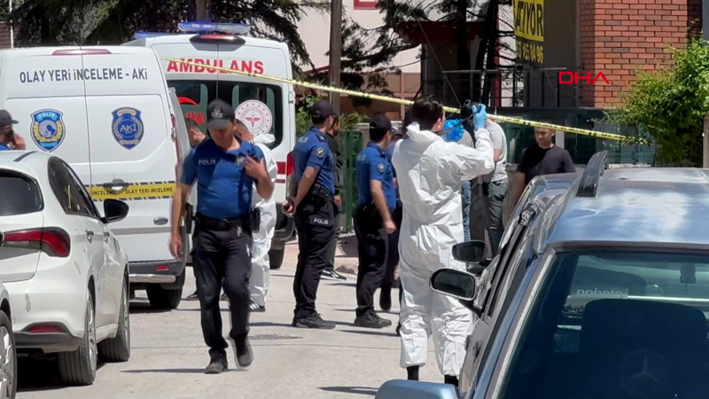 Polis, parkta elleri kanlı buldu; anne ve babasını öldürdüğü ortaya çıktı