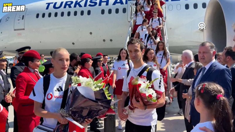 Milletler Ligi Şampiyonu Filenin Sultanları yurda döndü