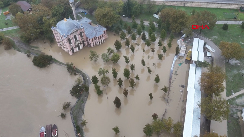 Kağıthane’de su altında kalan Hasbahçe ve tarihi Sadabad Camii havadan görüntülendi