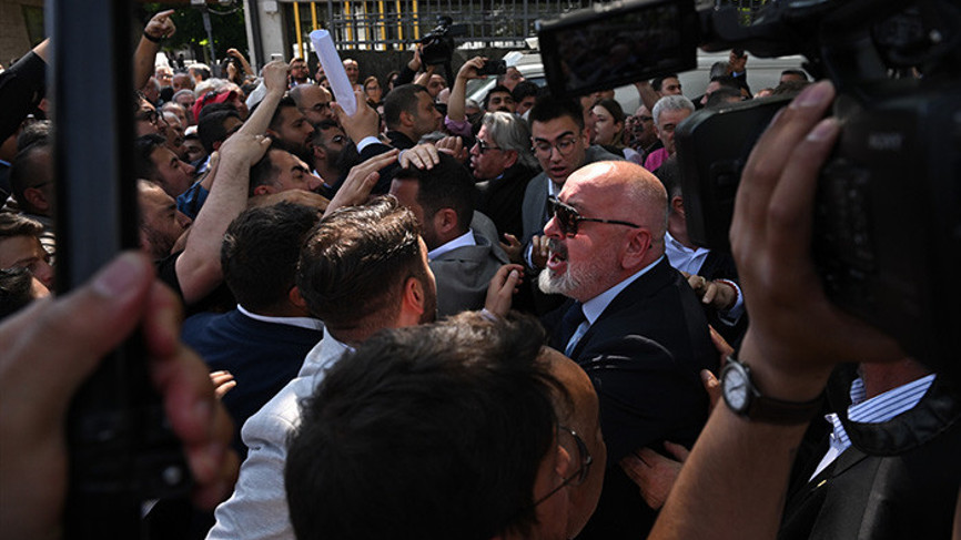 Meclis önünde CHPliler arasında gerginlik Arbede yaşandı