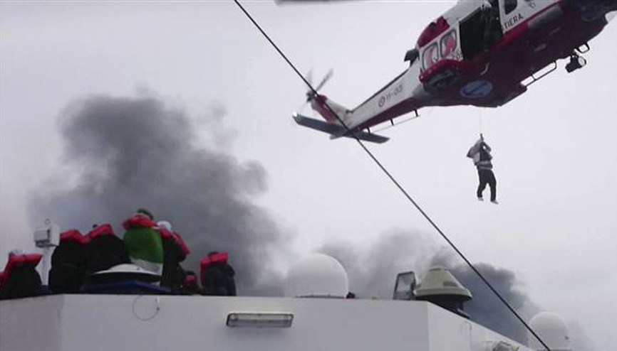 Yanan feribottaki Türk yolcular çekti