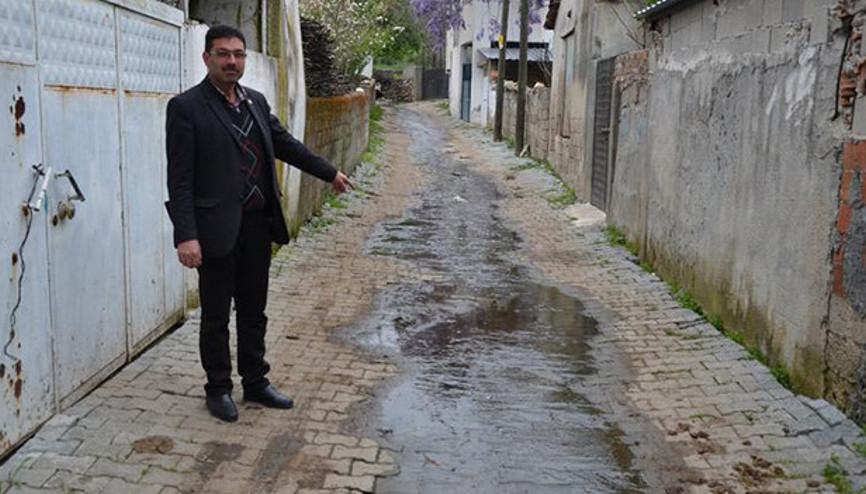 Musluklar hariç her yerden su akıyor Musluklar hariç her yerden su akıyor