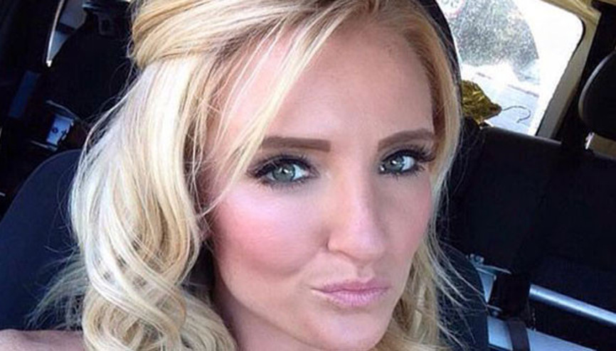 Onun işi seks oyuncaklarını denemek