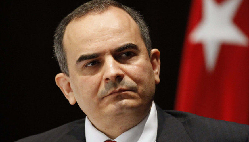 Sütten ağzı yanan yoğurdu üfleyerek yer