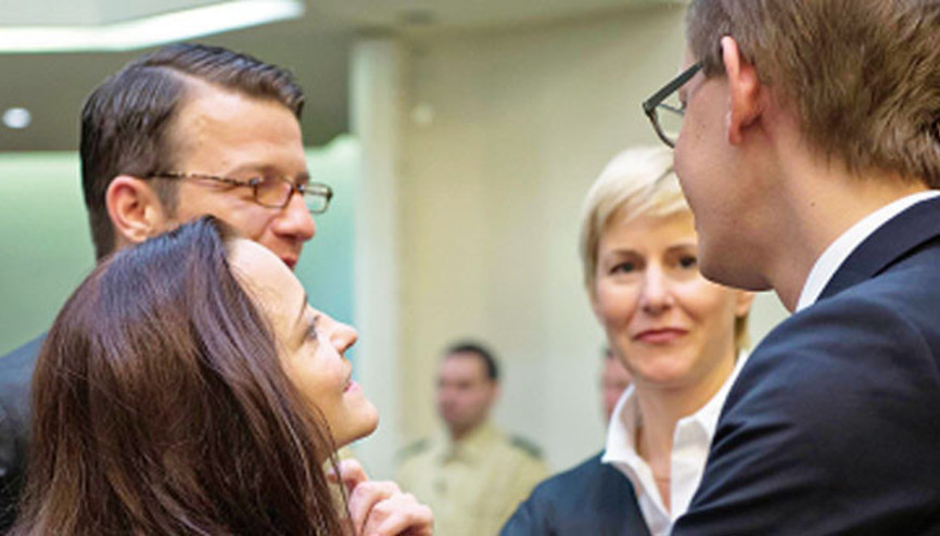 Nazi gelin ne yapmak istiyor