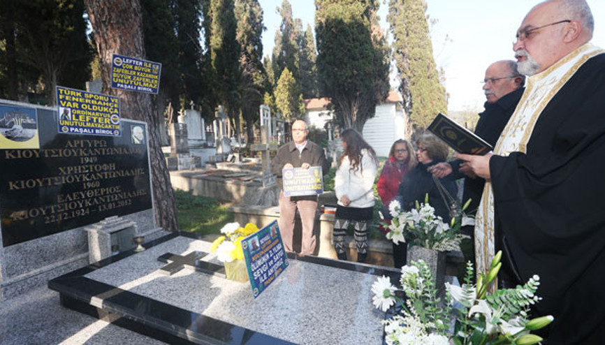 Lefter mezarı başında anıldı