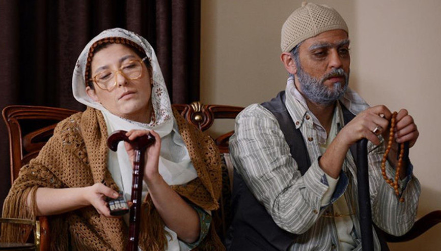 Ulan İstanbul izle 31.yeni bölümde Yaren ve Karlos yaşlı kılığında