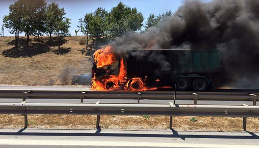 TEM Otoyolunda TIR yangını