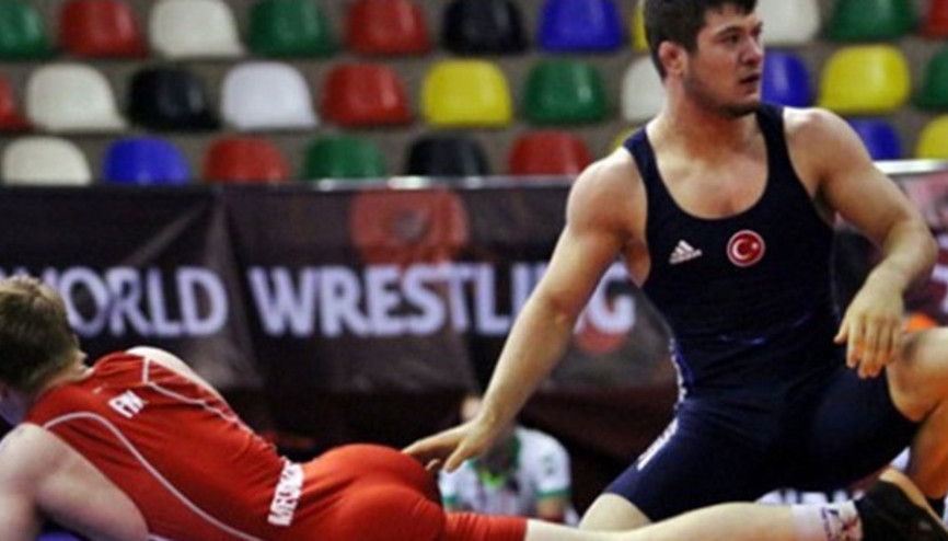 Grekoromen güreşte 3 madalya