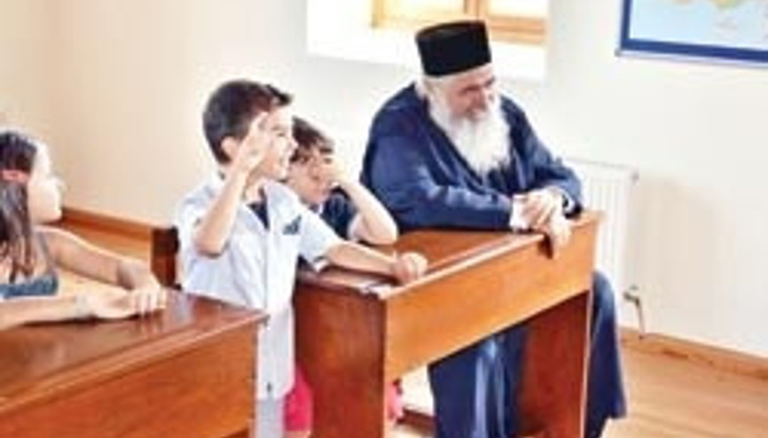 Rum okulunda 2 öğrencili ilk zil