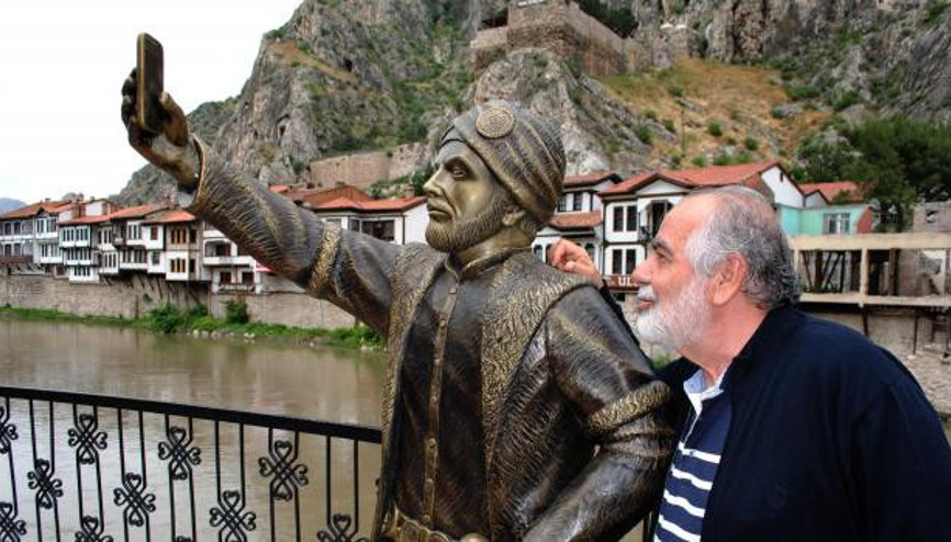 Özçekim yapan şehzade heykelinin kılıcı koptu