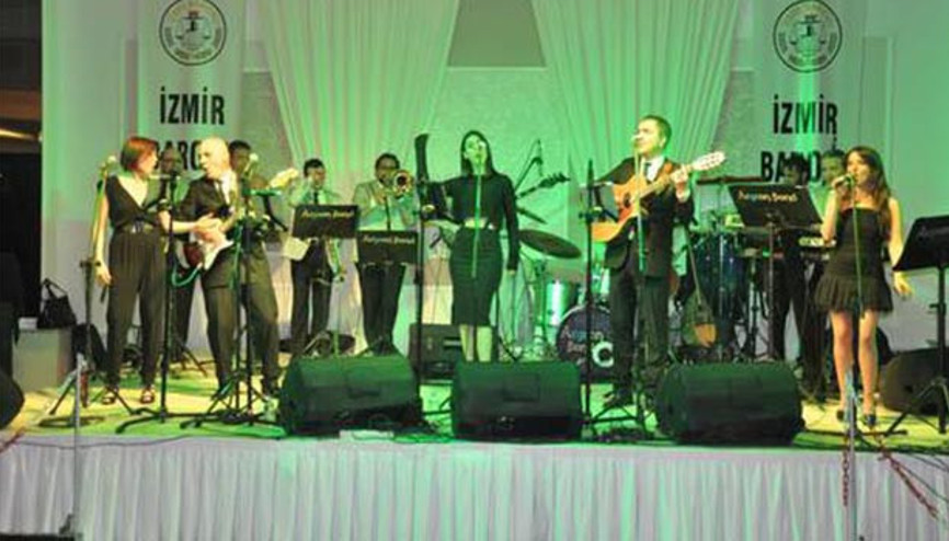 Avukatlardan balo kutlaması